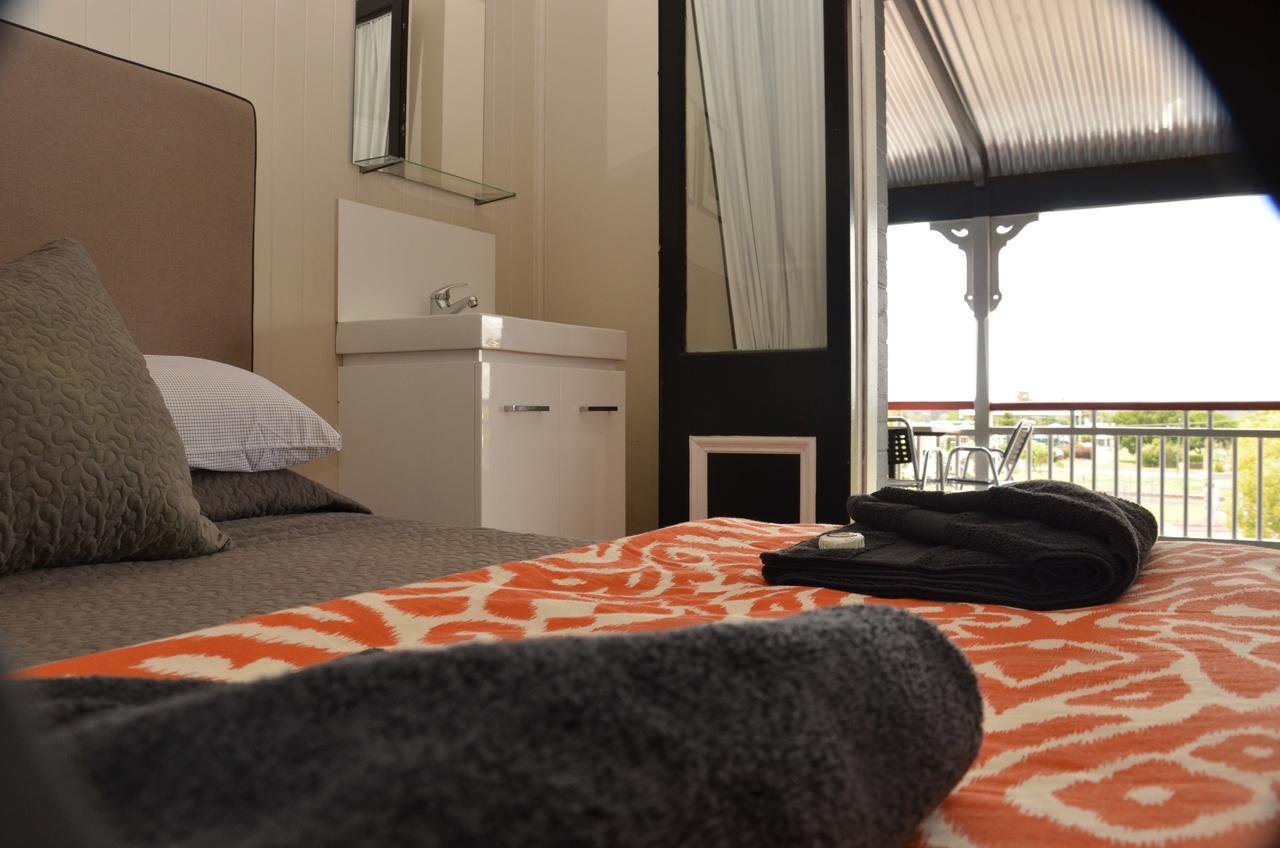 Royal Gatton Hotel Екстериор снимка