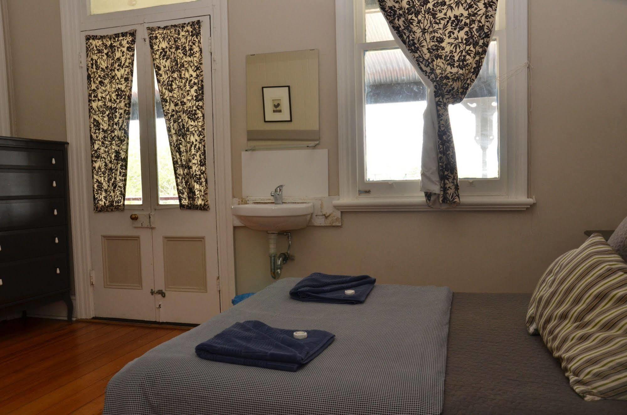 Royal Gatton Hotel Екстериор снимка